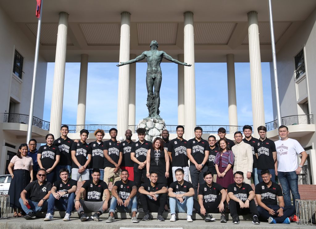 The UP Fighting Maroons Men's Basketball team with 3M Managing Director Ariel Lacsamana, his wife, 3M Chief Brand Officer Rika Kamibayashi and some members of the NowheretogobutUP foundation