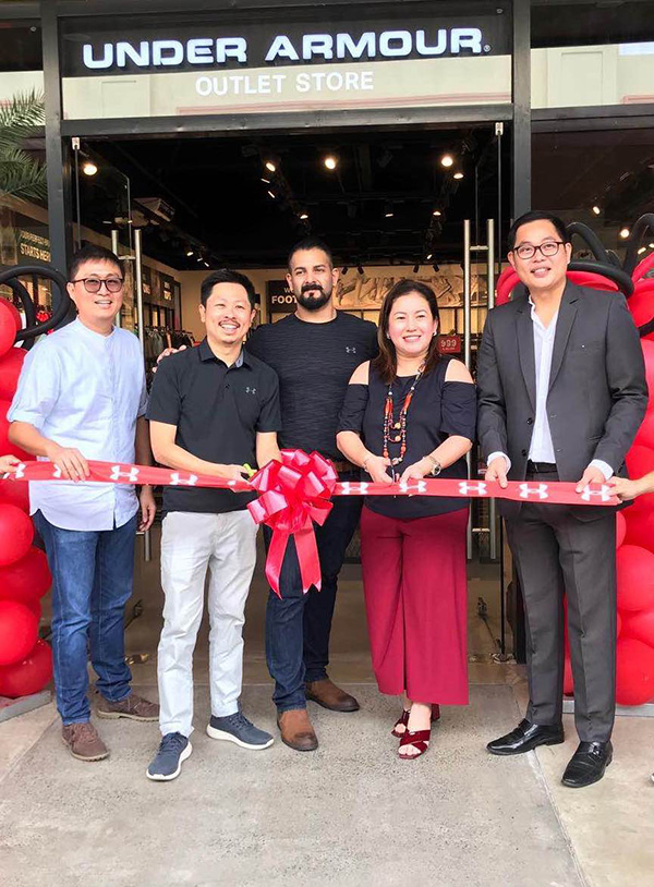 (L-R) Christopher Balonan, Cathay Land's Corporate Treasurer; Mark Chan, President of Walk EZ Retail Corp.; Jayden Lewis, Freeport Retail's Leasing Manager for Asia; Hon. Omil Poblete, former Mayor of Silang, Cavite; and Arman Ilano, Acienda's Center Manager did the honors of ribbon cutting – formally opening the Under Armour outlet store to the public. 